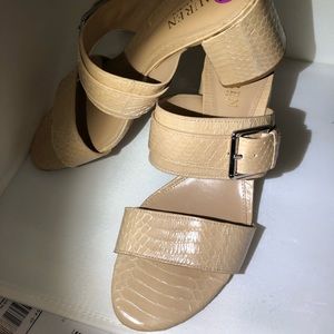New Ralph Lauren cream beige slide Sandals 8.5